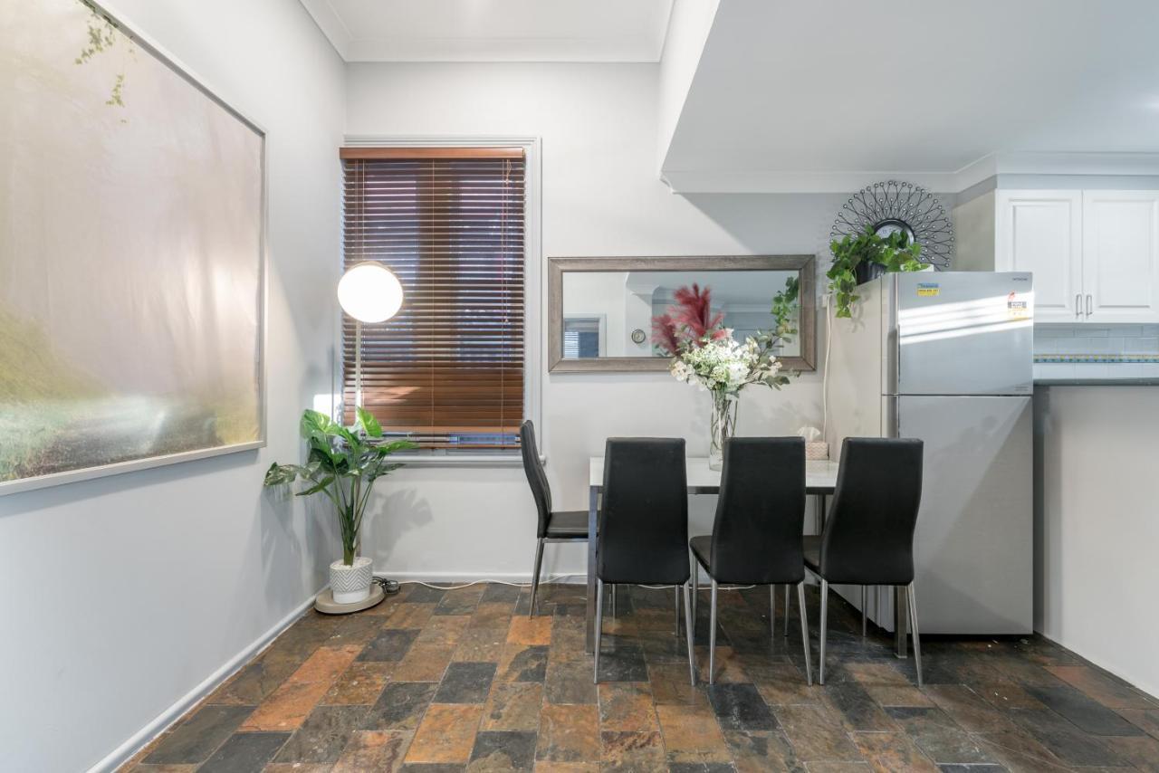 Boutique Private Rm Situated In The Heart Of Burwood 6 Villa Sydney Bagian luar foto